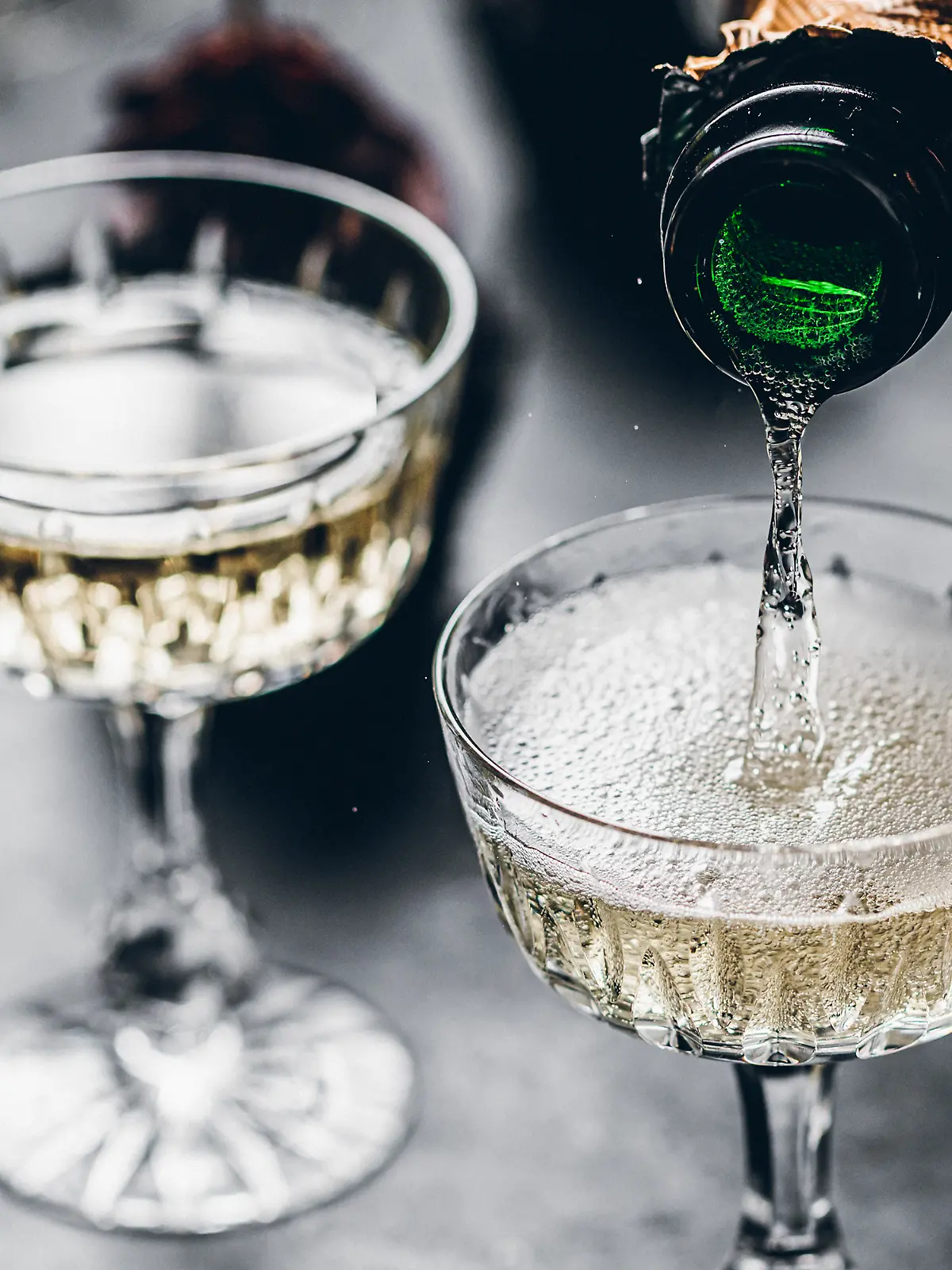 Discounter-Champagner für Silvester im Glas.