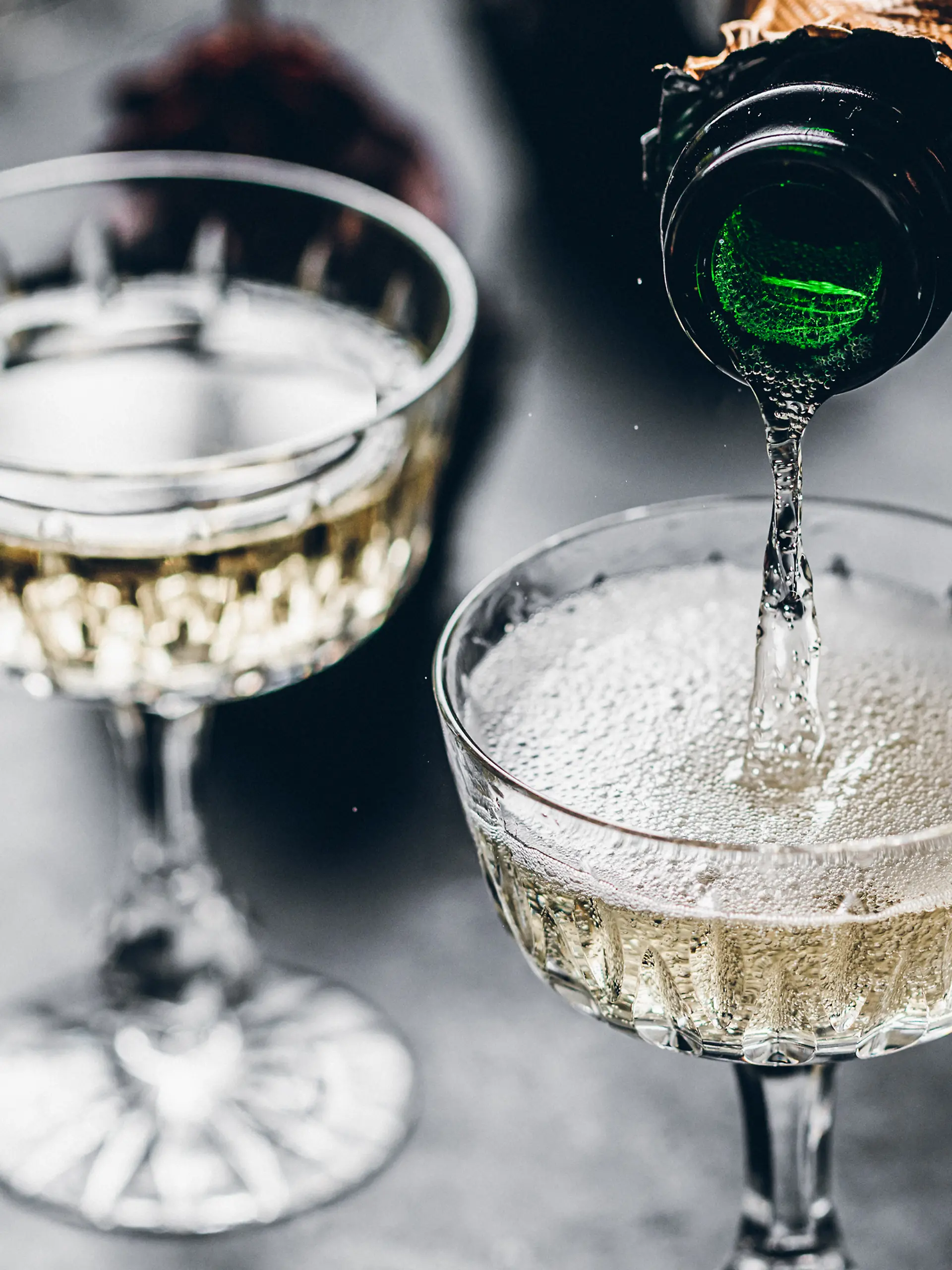 Discounter-Champagner für Silvester im Glas.