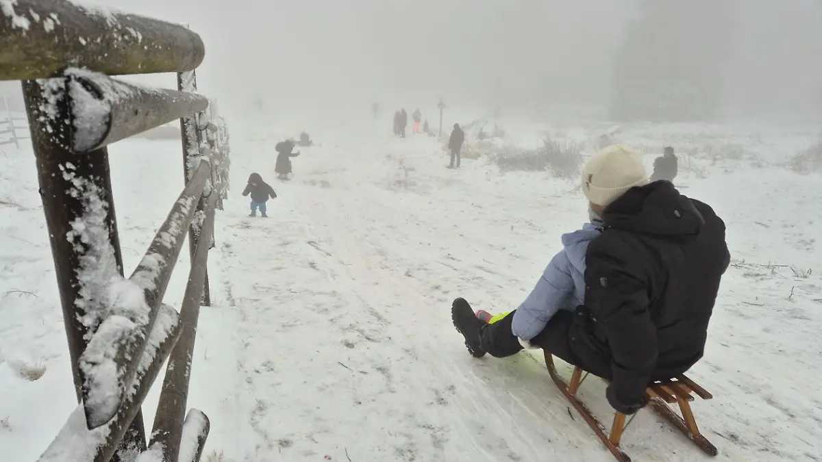 Schnee und Schlittenfahren - so macht die Winter-Weihnachtszeit besonders viel Spaß!