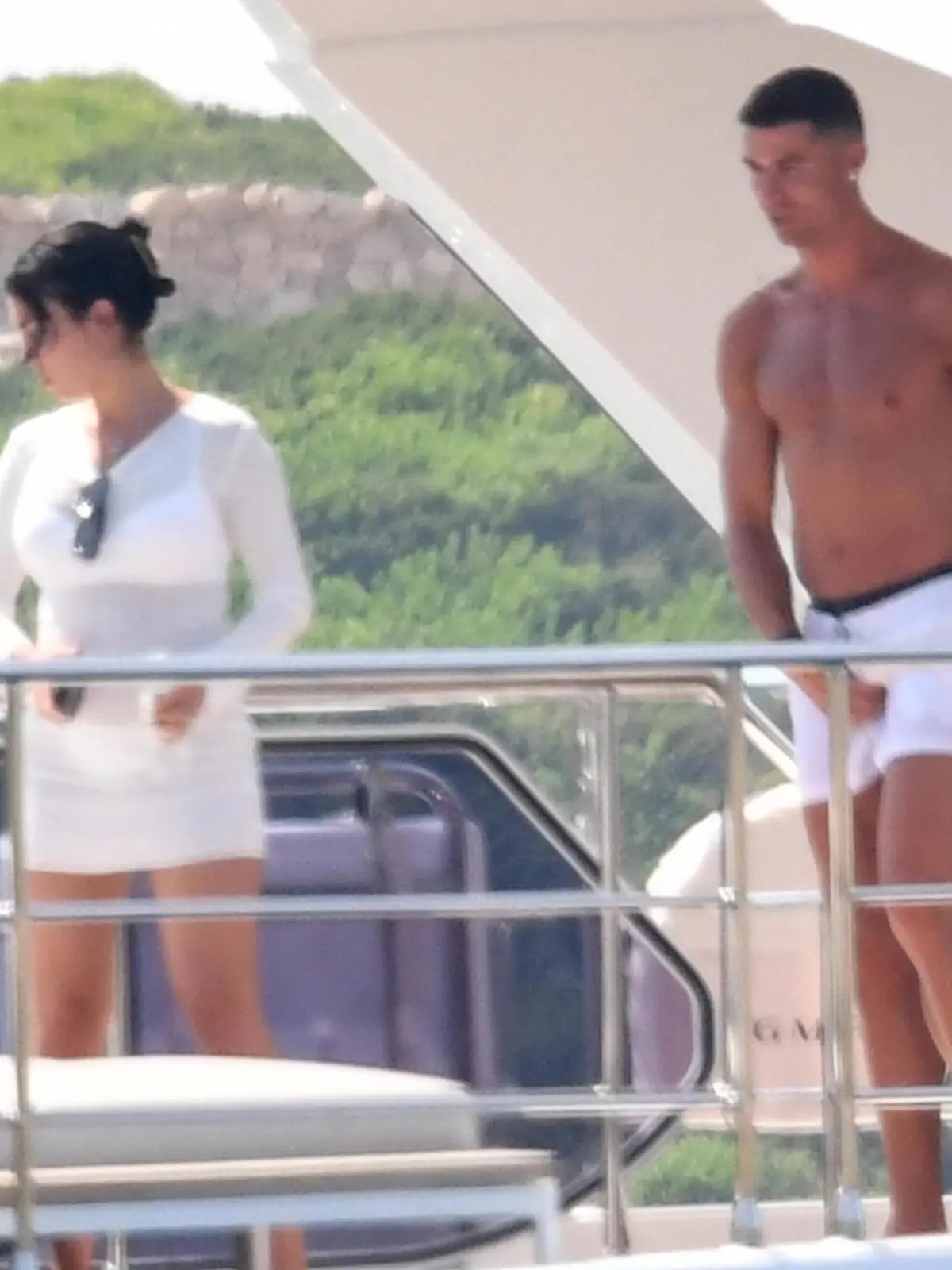 SONDERKONDITIONEN: MINDESTHONORAR: BGUK_2672868 - *EXCLUSIVE* SARDINIA, ITALY - Portuguese football star Cristiano Ronaldo along with his girlfriend Georgina Rodriguez and their children enjoy a family day aboard a yacht with friends in Sardinia
Pictured: Cristiano Ronaldo - Georgina Rodriguez
BACKGRID UK 25 JUNE 2023 
BYLINE MUST READ: Cobra Team / BACKGRID


