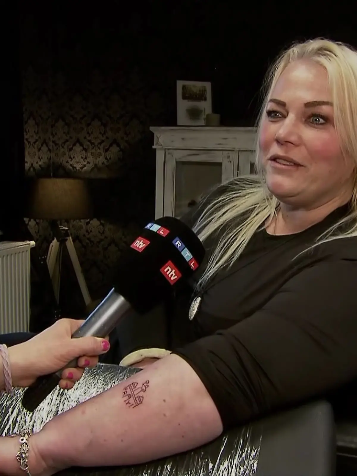 Magdeburgerin lässt sich ein Tattoo stechen, um die schreckliche Tat auf dem Weihnachtsmarkt zu verarbeiten.