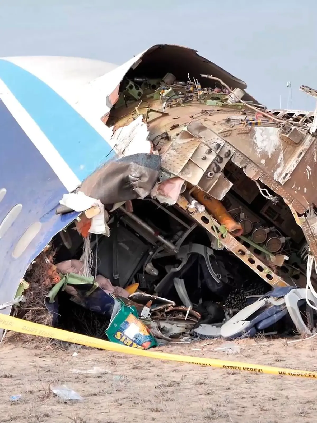 Bild zu: "Löcher im Rumpf! Wurde das Flugzeug in Kasachstan abgeschossen?"
