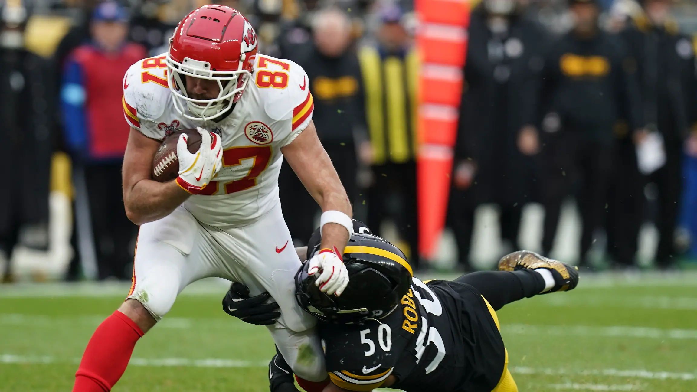 Travis Kelce schreibt an Weihnachten gleich zweimal Geschichte.
