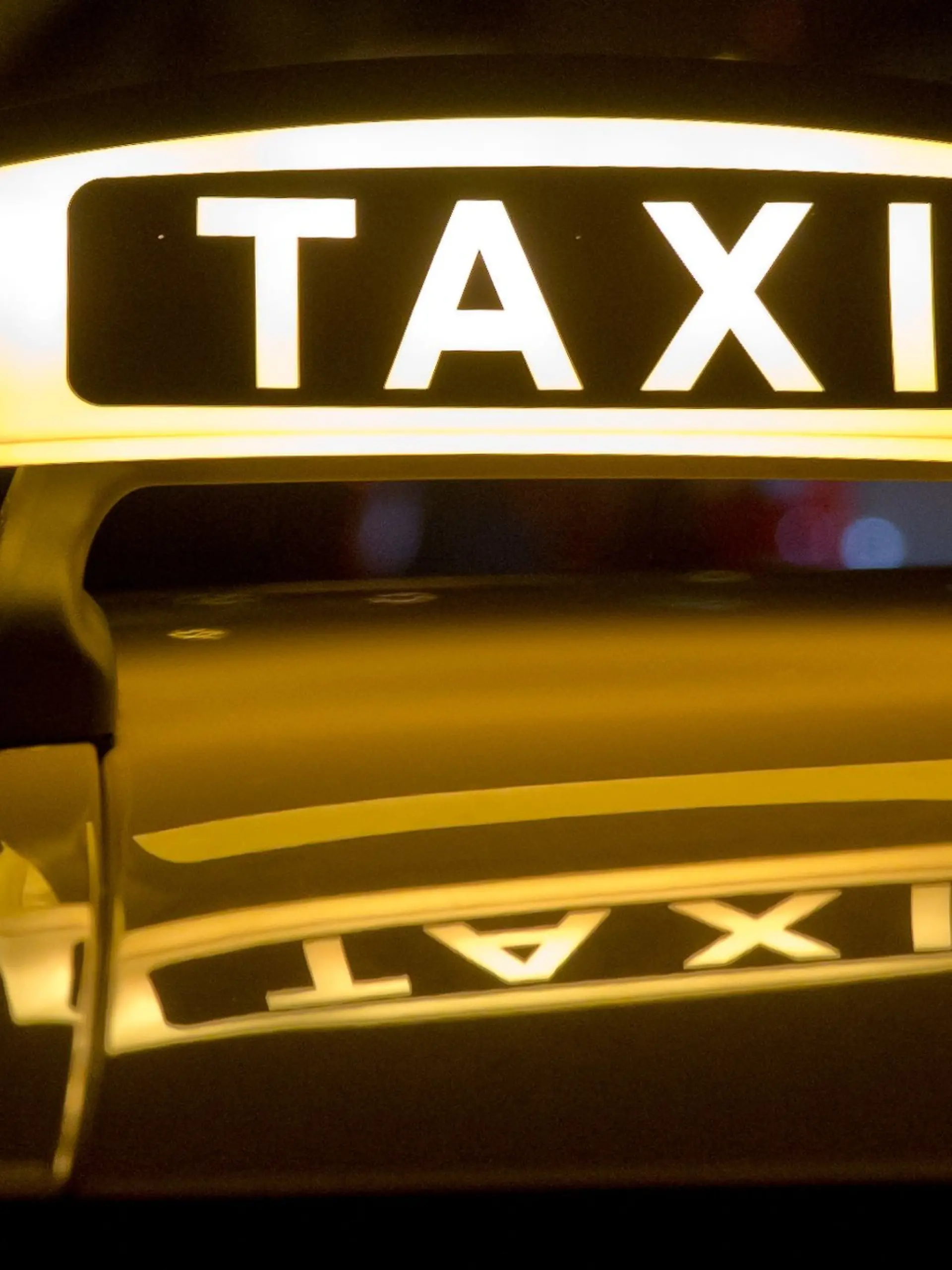 Bild zu: "Mann flieht nach Unfall mit Taxi "