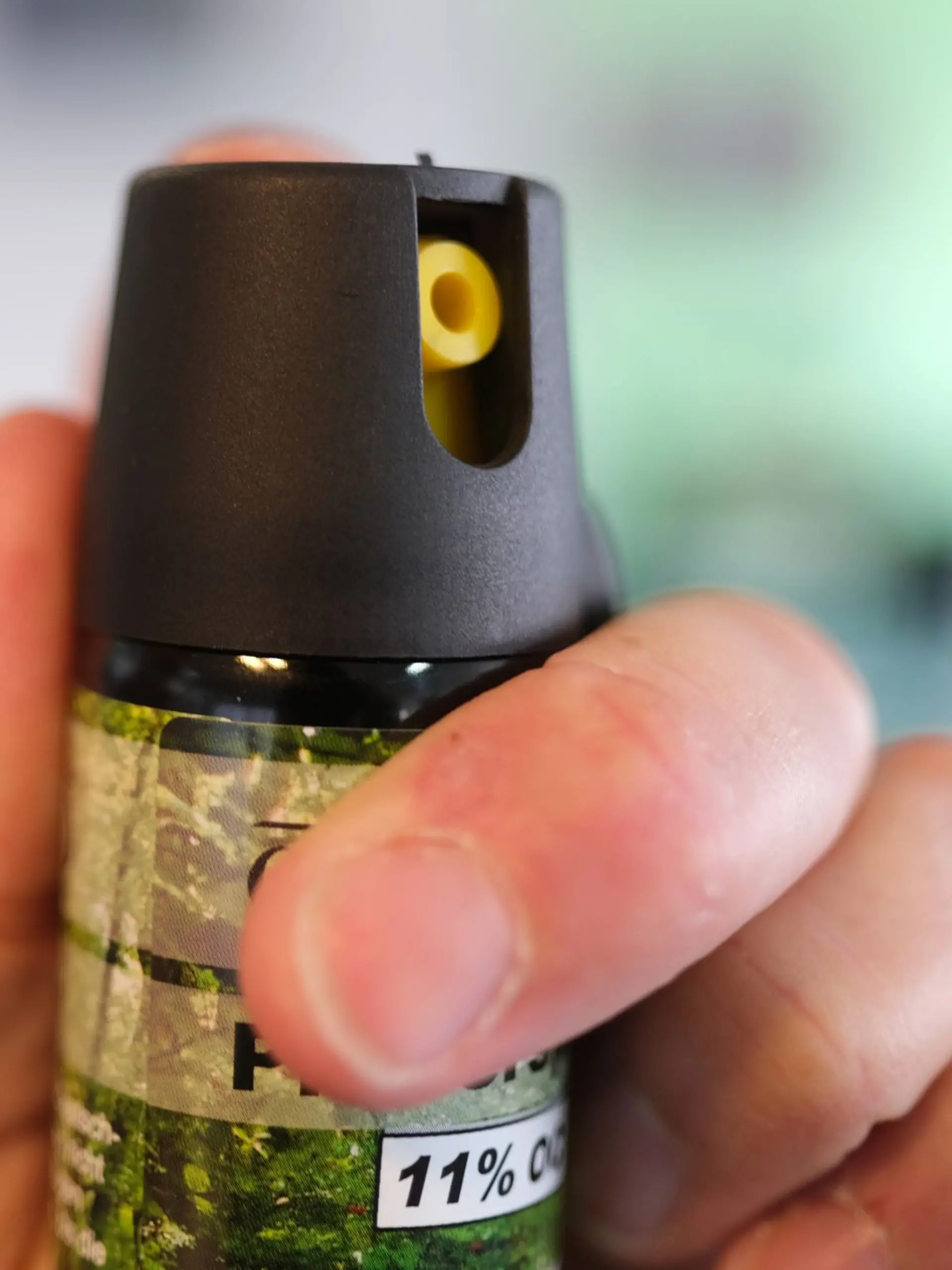 Bild zu: "Mann will Bierflasche mit Reizgasdose öffnen – mit fatalen Folgen"