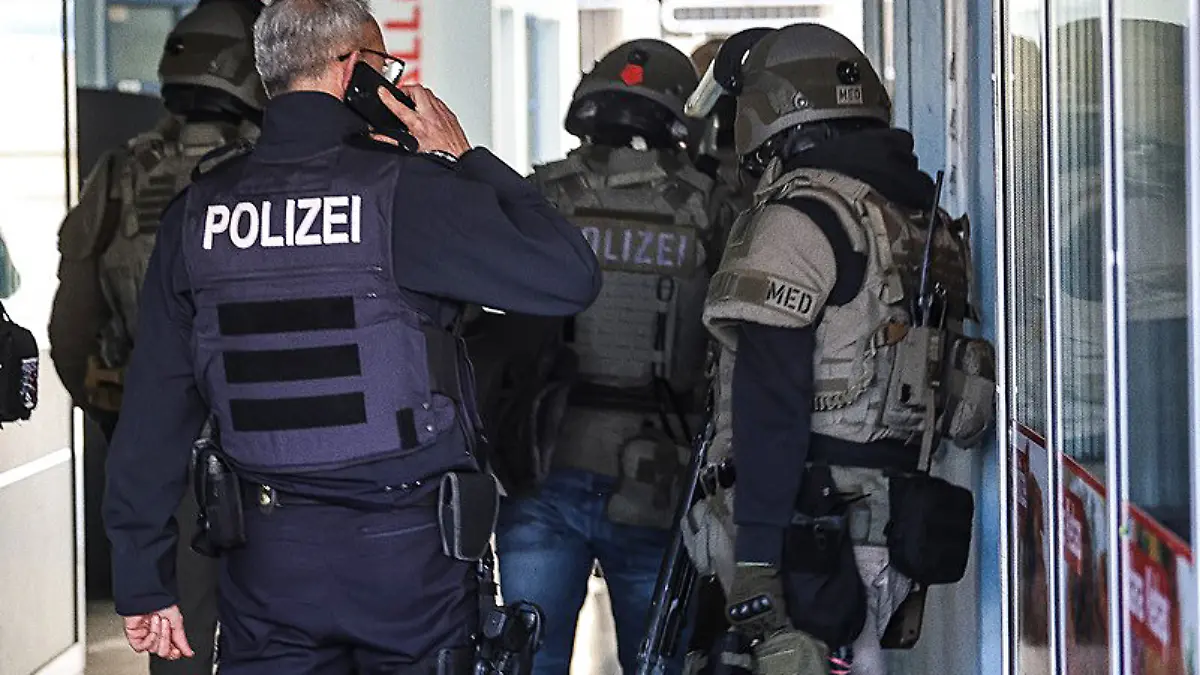 Spezialeinsatzkräfte der Polizei im Einsatz. 