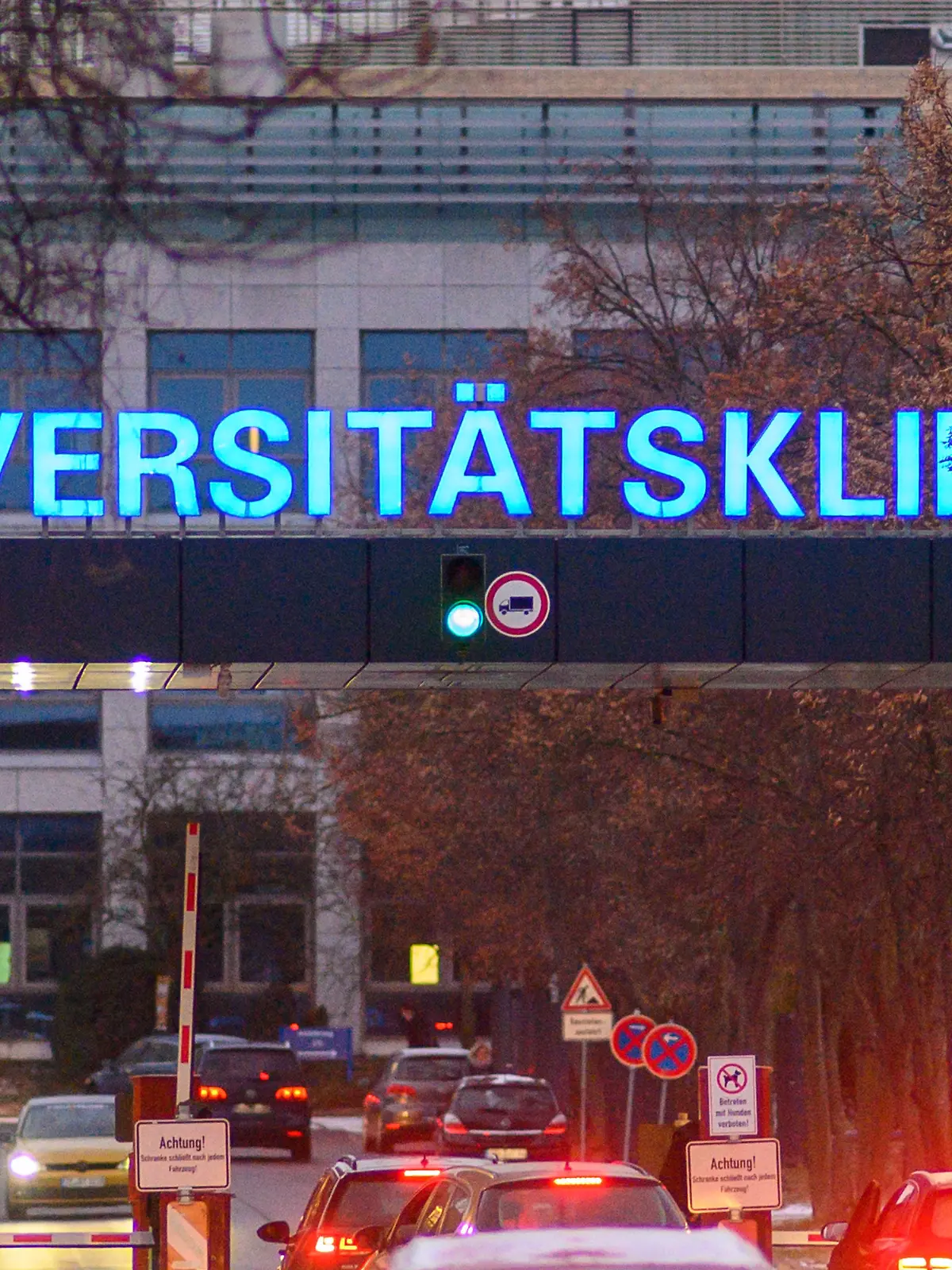 Bild zu: "


Im Uniklinikum behandelte Opfer außer Lebensgefahr"