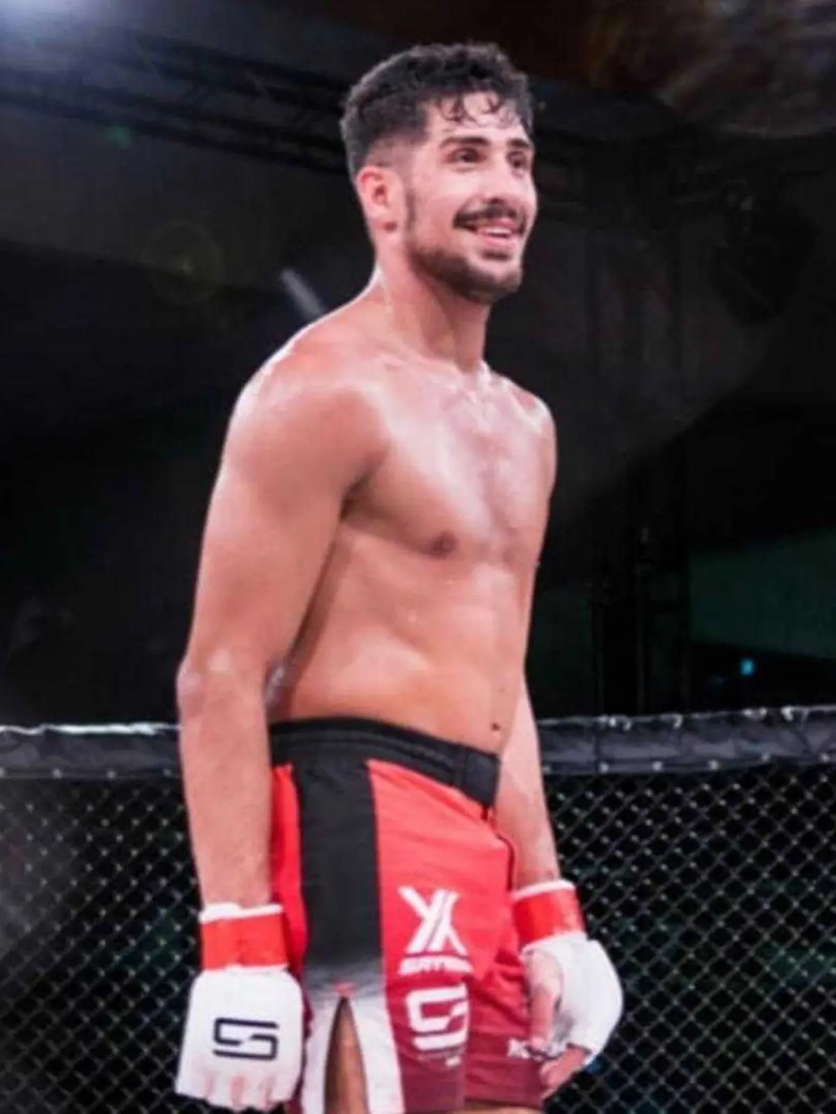 Bild zu: "MMA-Fighter arbeitet im Knast!"