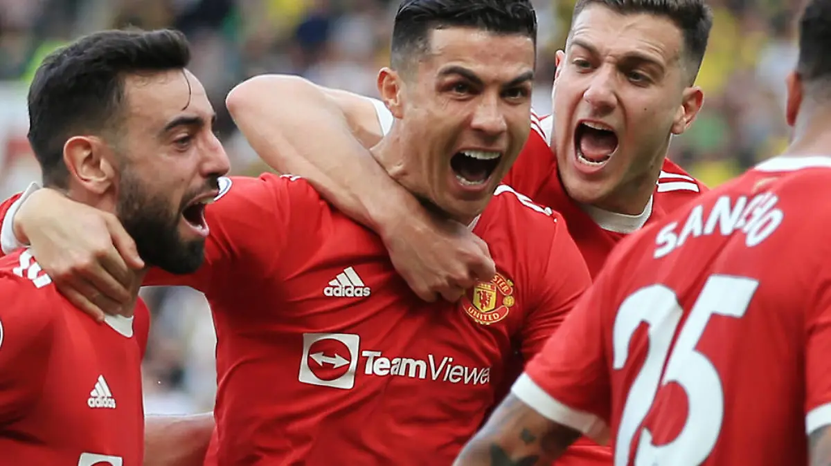 Football - Premier League - Manchester United, ManU v Norwich City 16th April 2022 - Premier League - Manchester United v Norwich City - Cristiano Ronaldo of Manchester United celebrates with Bruno Fernandes of Manchester United L and Diogo Dalot of Manchester United R after scoring their 3rd goal - Photo: Simon Stacpoole / Offside. Manchester UK *** Fußball Premier League Manchester United v Norwich City 16. April 2022 Premier League Manchester United v Norwich City Cristiano Ronaldo von Manchester United feiert mit Bruno Fernandes von Manchester United L und Diogo Dalot von Manchester United R nach seinem dritten Tor Foto Simon Stacpoole Abseits Manchester UK PUBLICATIONxINxGERxSUIxAUTxONLY Copyright: xSimonxStacpoolexOffside