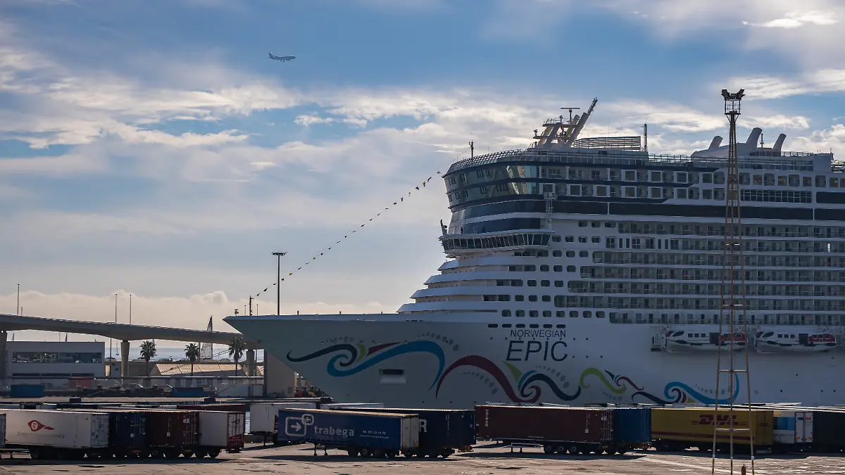 Die Norwegian Epic liegt 2021 im Hafen von Barcelona.