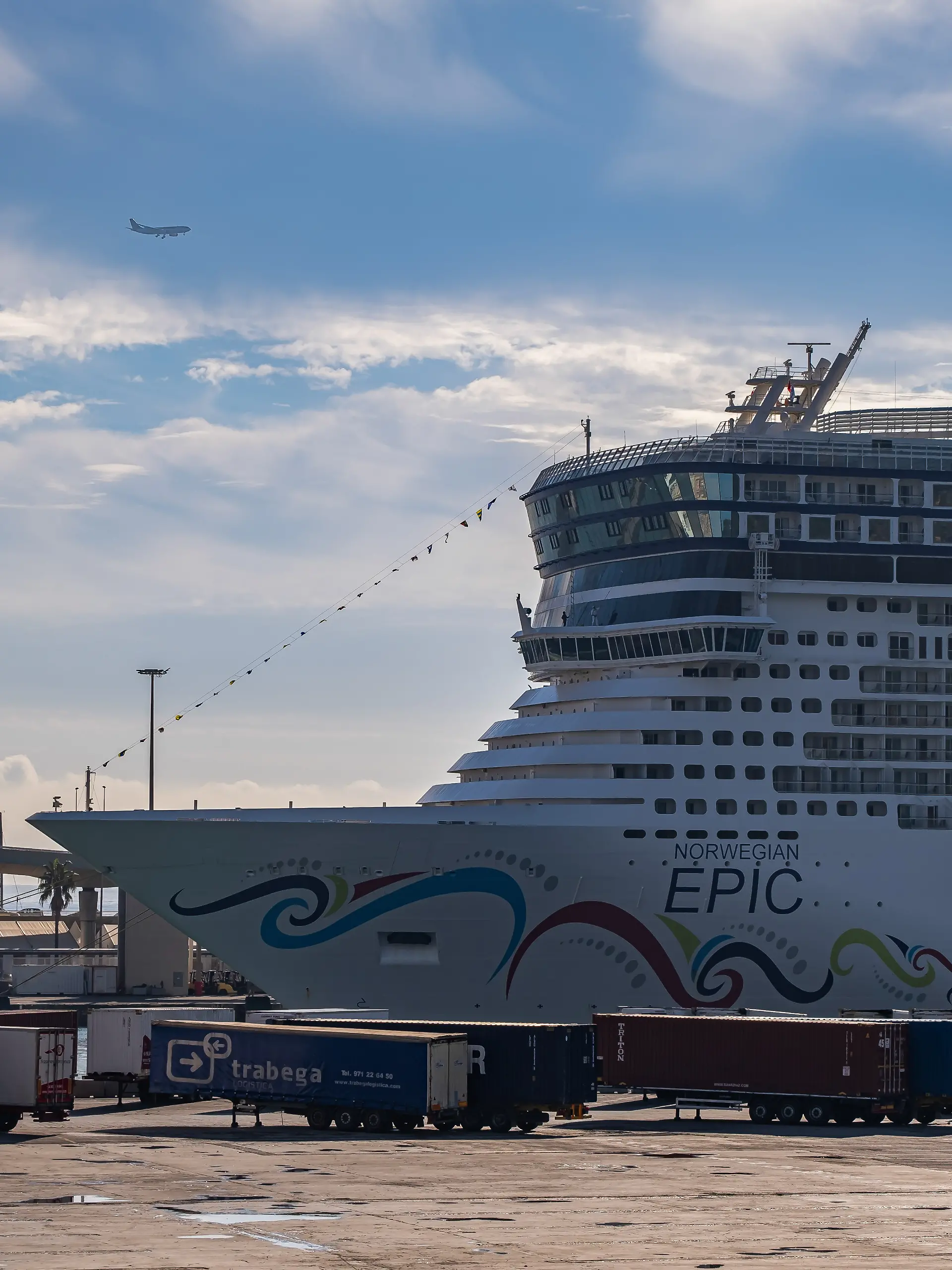 Die Norwegian Epic liegt 2021 im Hafen von Barcelona.