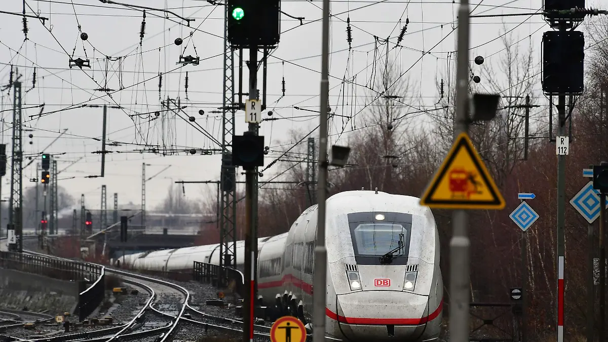 Eine Signalstörung bringt den Bahnverkehr zwischen Hannover und Magdeburg durcheinander. (Foto Archiv)