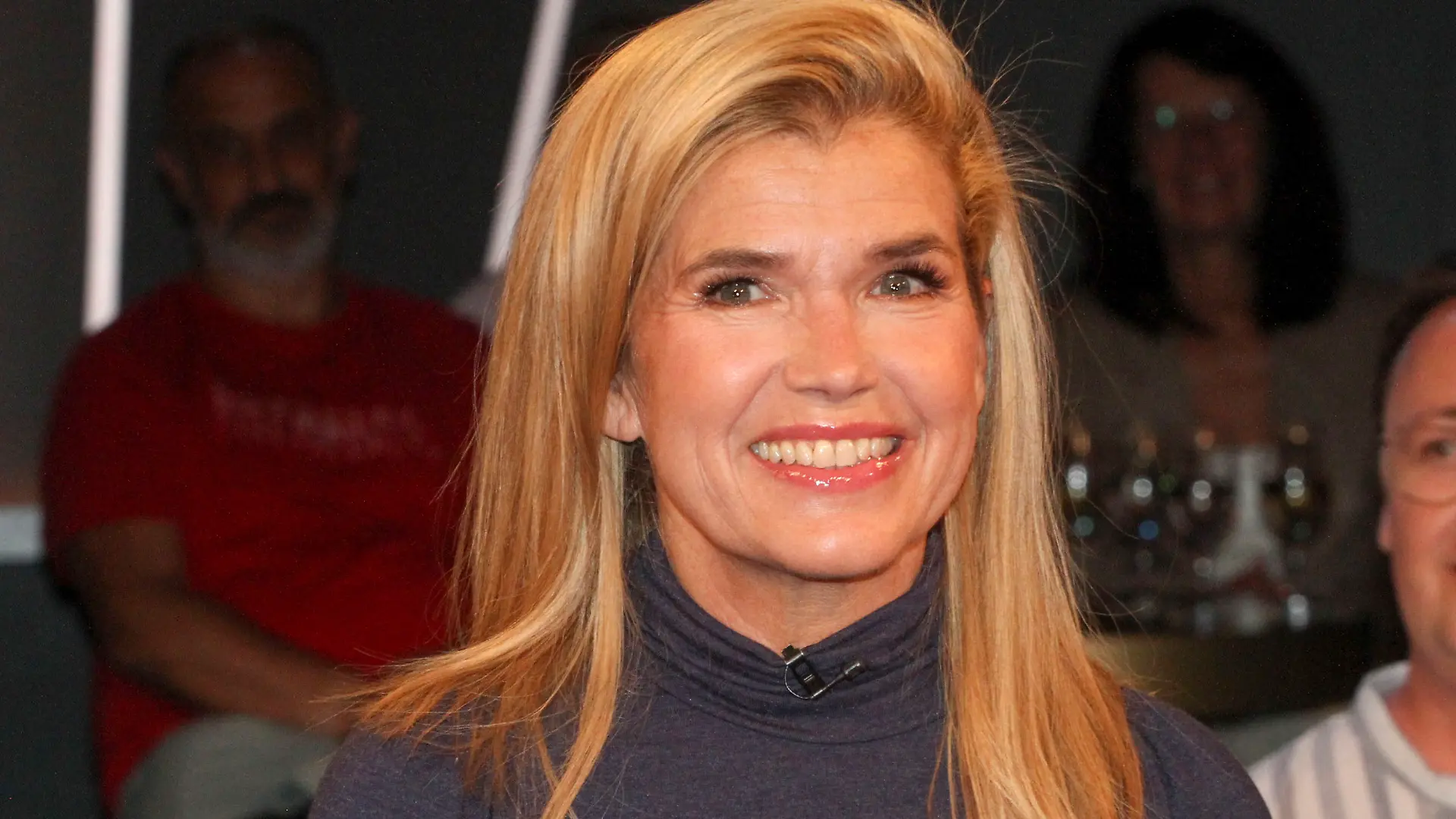 Anke Engelke gibt sich gerne schon mal als Lehrerin oder Museumspädagogin aus - zumindest, wenn sie im Ausland ist.