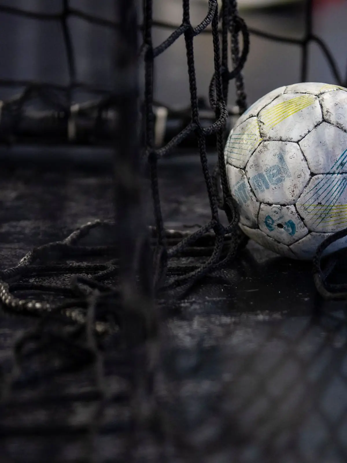 Bild zu: "Amateurfußballer bricht auf dem Platz zusammen – tot"