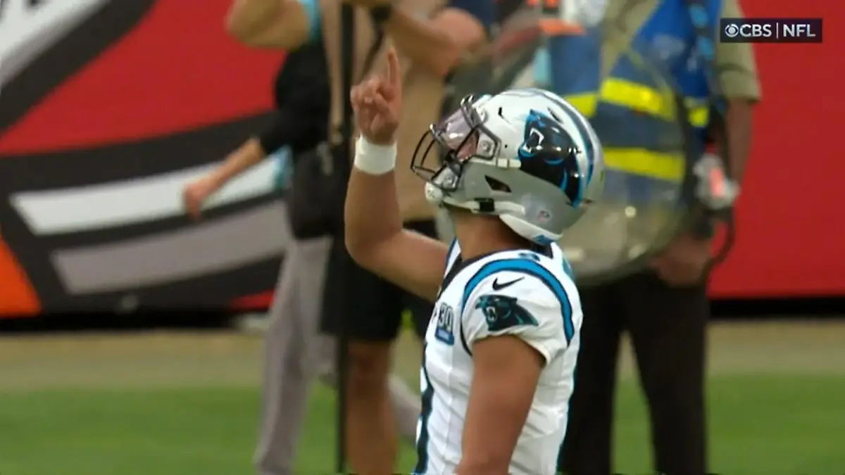 Young mit tiefer Bombe auf Thielen Panthers bleiben dran