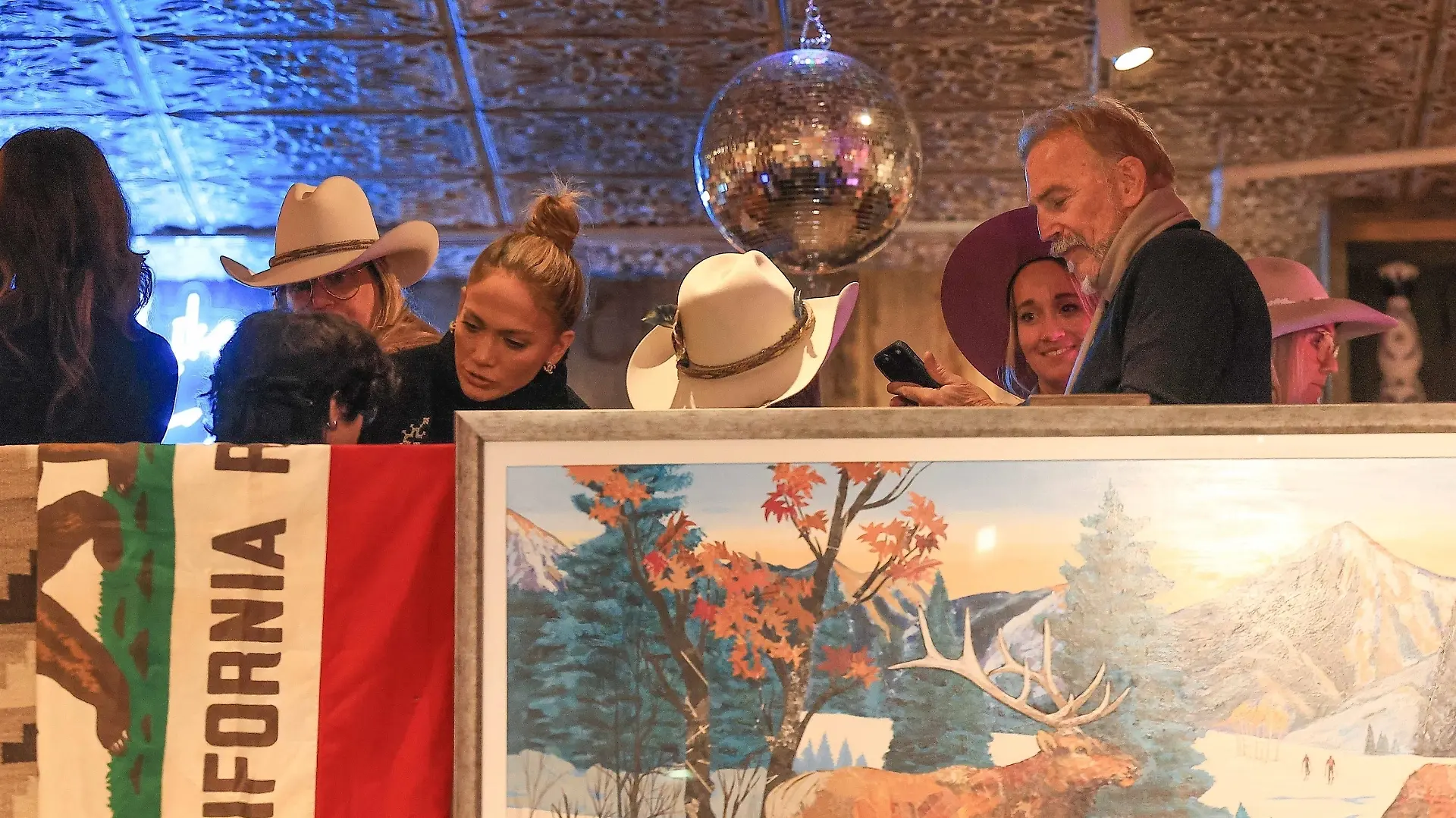 Jennifer Lopez und Kevin Costner in Aspen