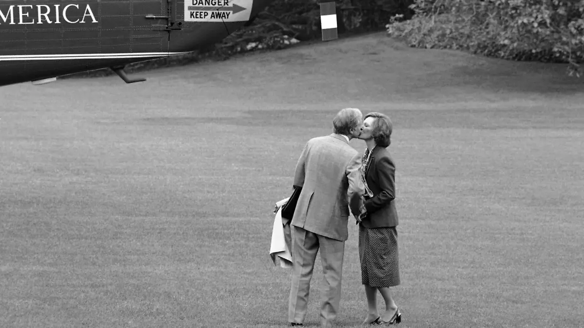 Präsident Jimmy Carter küsst seine First-Lady Rosalynn Carter am 10. Mai 1979.