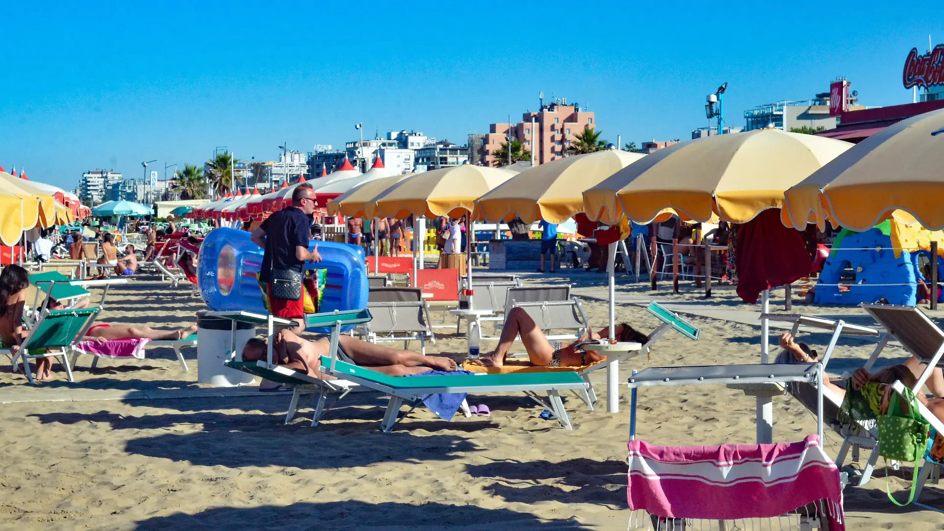 Movement of people at Rimini beach. Movement of people at Rimini beach. July 5,2020, Rimini, Italy : There is a big movement of people with the European summer on the beach at Rimini in Italy, this Sunday. Movement of people at Rimini beach. PUBLICATIONxNOTxINxUSA Copyright: xJosixDonellix