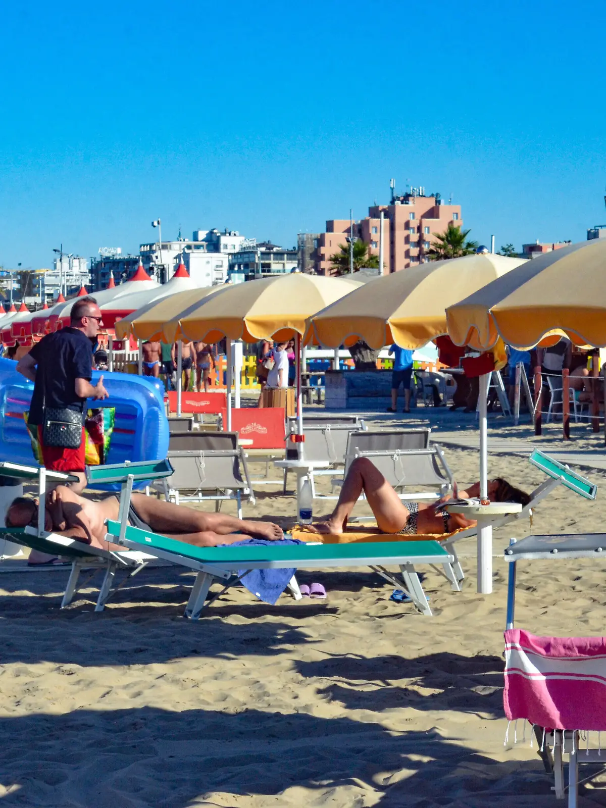  Movement of people at Rimini beach. Movement of people at Rimini beach. July 5,2020, Rimini, Italy : There is a big movement of people with the European summer on the beach at Rimini in Italy, this Sunday. Movement of people at Rimini beach. PUBLICATIONxNOTxINxUSA Copyright: xJosixDonellix