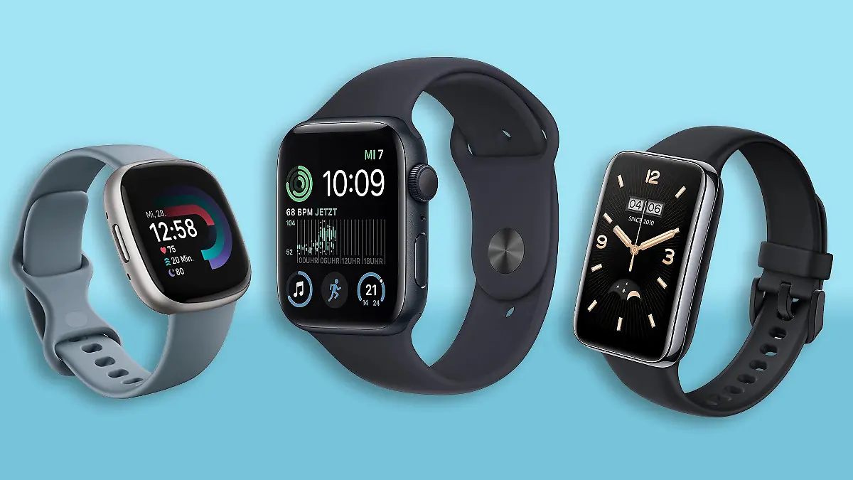 Apple-Watch, Fitbit und Xiaomi-Smartwatch 7 Pro auf blauem Hintergrund.