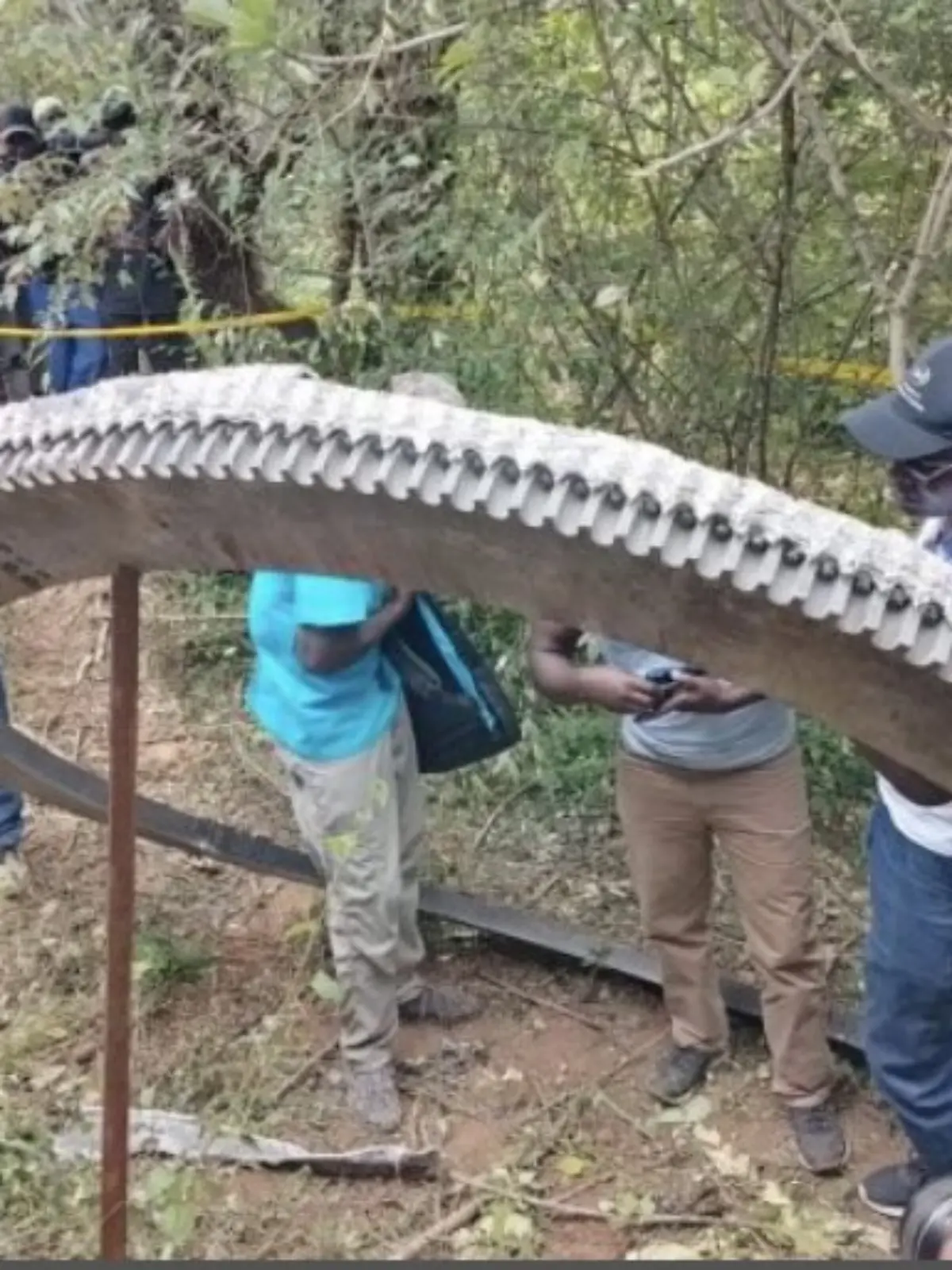 Ein 500 Kilogramm schwerer  und 2,5 Meter großer Metallring ist aus dem Orbit in ein kleines Dorf in Kenia gestürzt. 