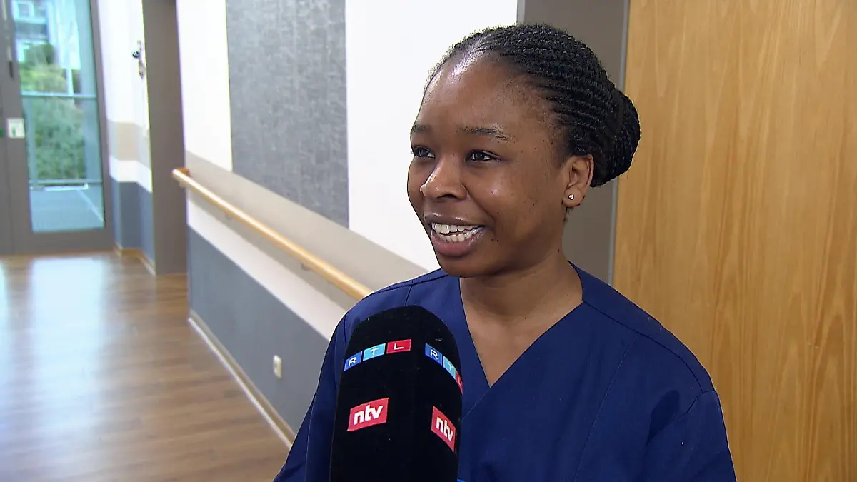Wenile (25) aus Simbabwe will Altenpflegerin werden Traumjob 12.000 Kilometer von zu Hause