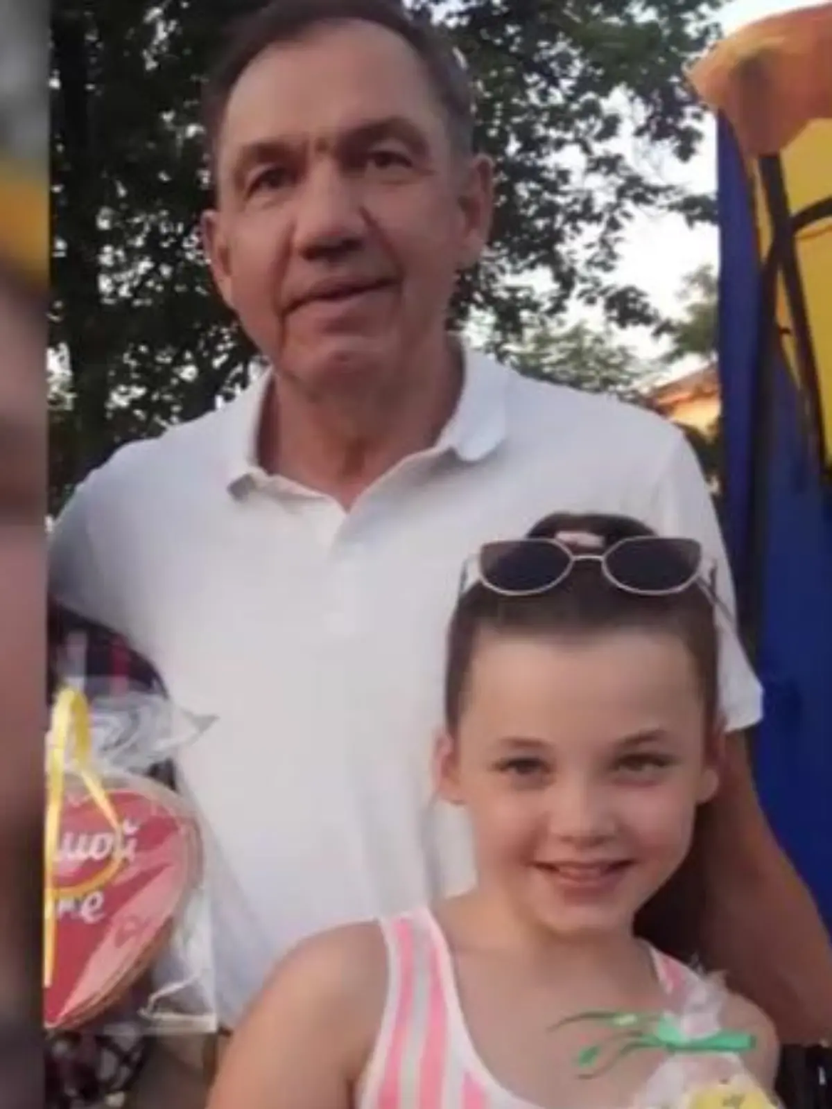 Oleksander Obedinsky mit seiner Enkelin Kira.