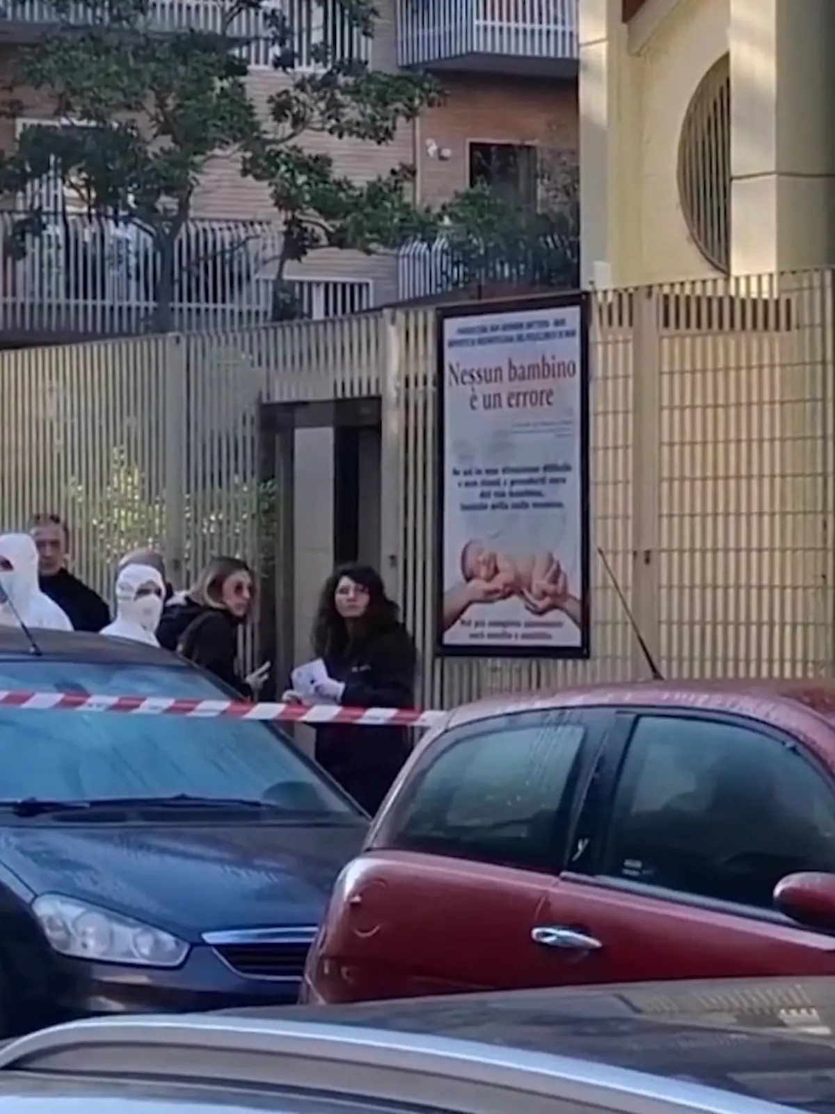 In der Pfarrei San Giovanni Battista taucht das tote Baby auf.