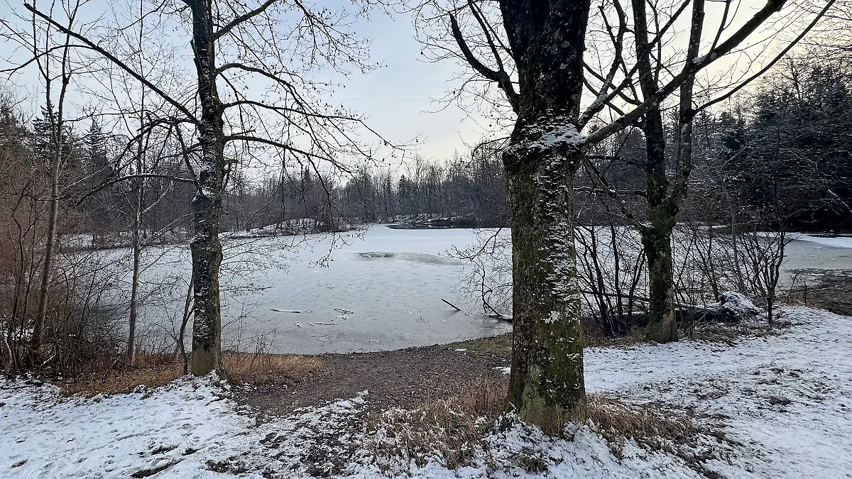 Bayern: Mädchen in See eingebrochen
