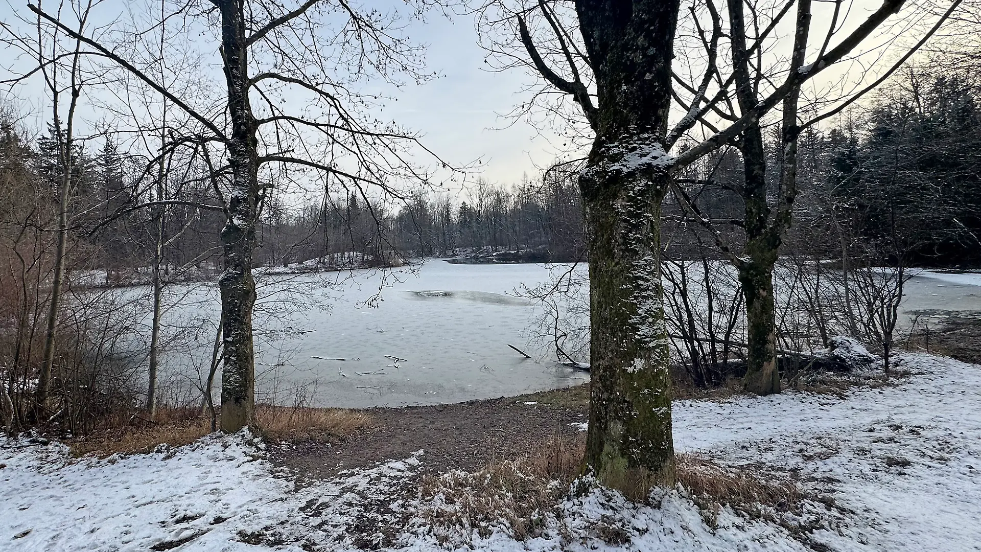 Bayern: Mädchen in See eingebrochen