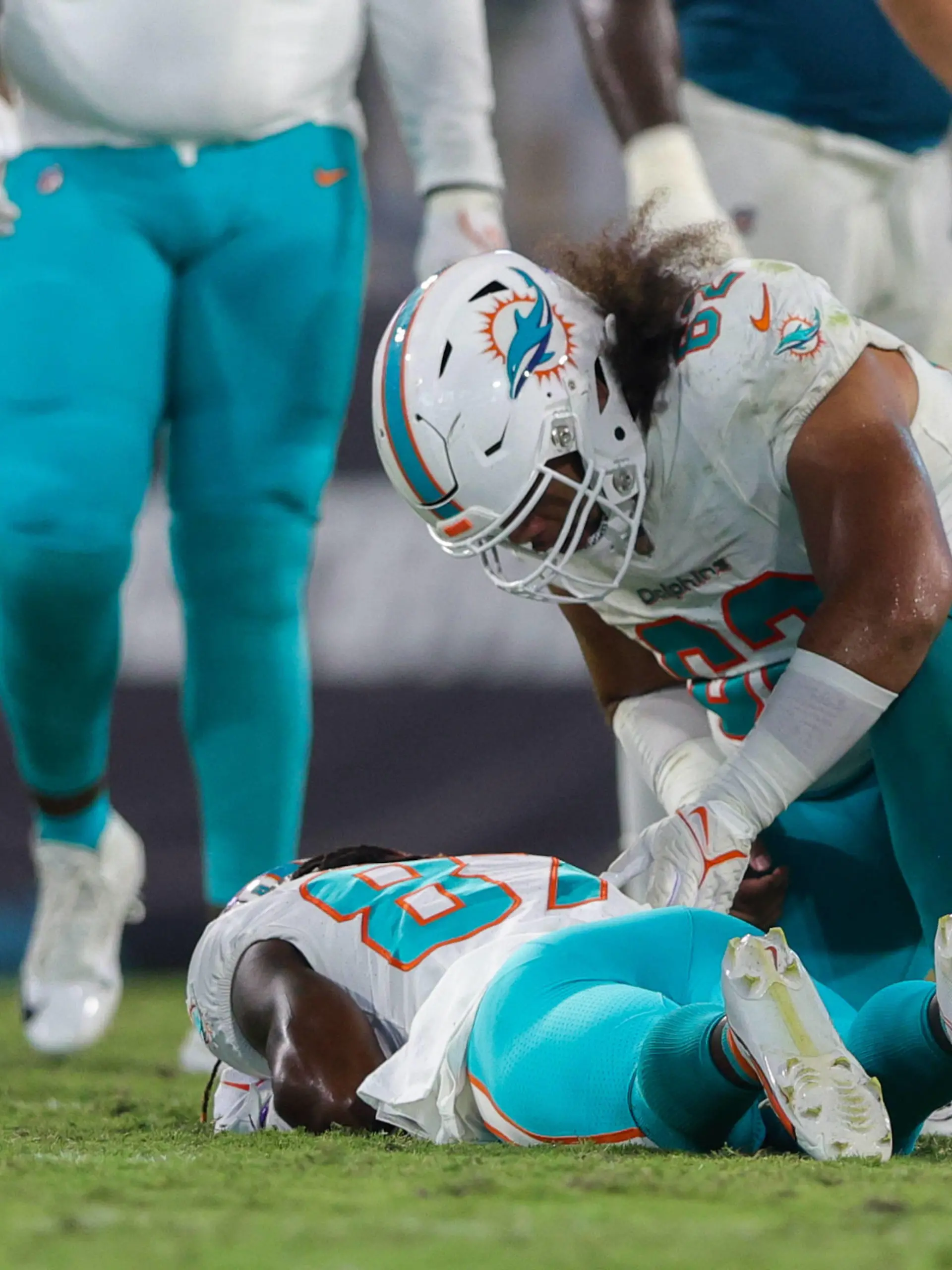 NFL, Miami Dolphins, Daewood Davis Verletzung sorgt für Spielabbruch NFL, American Football Herren, USA Preseason-Miami Dolphins at Jacksonville Jaguars Aug 26, 2023 Jacksonville, Florida, USA Miami Dolphins wide receiver Daewood Davis 87 lays on the ground after being hit against the Jacksonville Jaguars in the fourth quarter at EverBank Stadium. Jacksonville EverBank Stadium Florida USA, EDITORIAL USE ONLY PUBLICATIONxINxGERxSUIxAUTxONLY Copyright: xNathanxRayxSeebeckx 20230826_nrs_fo8_00041_