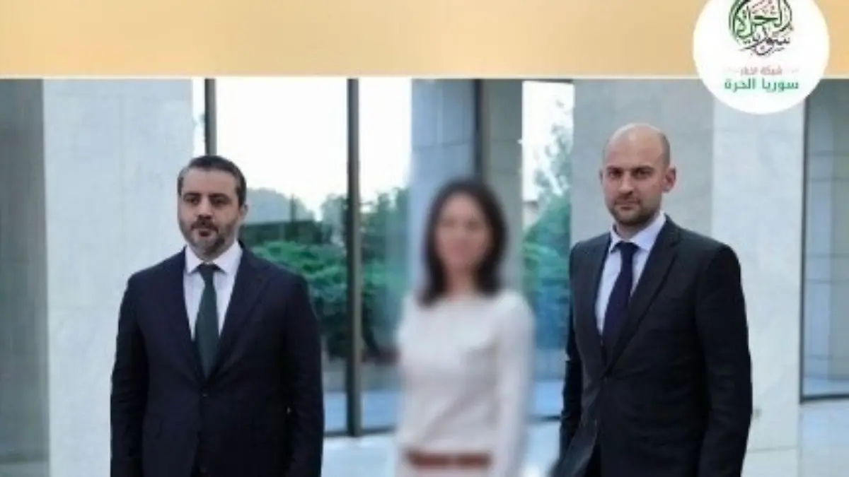 Trotz der Verpixelung auf den Fotos bleibt Baerbock diplomatisch und setzt sich für die Rechte von Frauen und Minderheiten in Syrien ein.