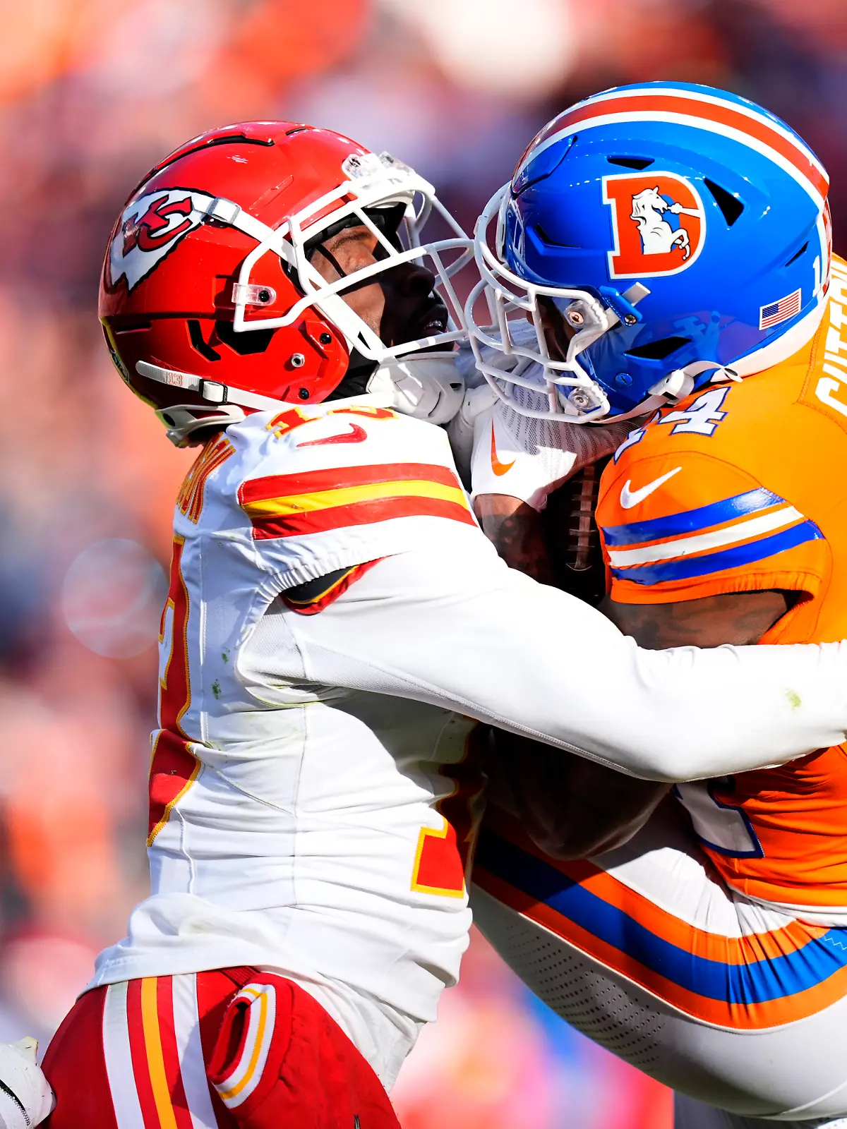 Bild zu: "38:0! Broncos ballern sich in die Playoffs!"