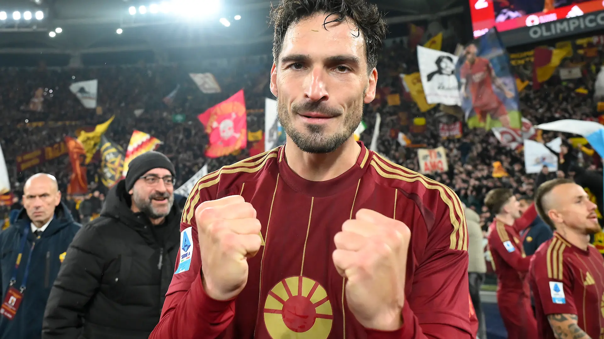 Mats Hummels jubelt nach dem Derbysieg gegen Lazio Rom.