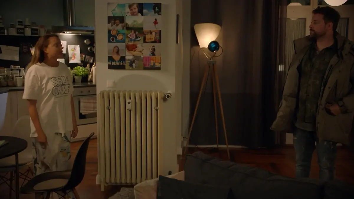 Emily macht sich Sorgen um die schulischen Leistungen ihrer Tochter Kate. Bruder John sieht das ein bisschen lockerer. 