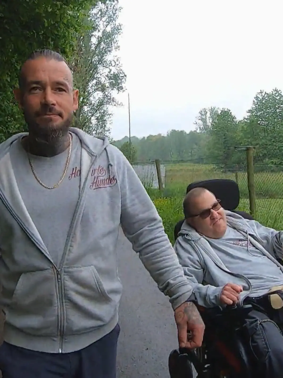 Bild zu: "Hoher Besuch auf dem Gnadenbrothof"