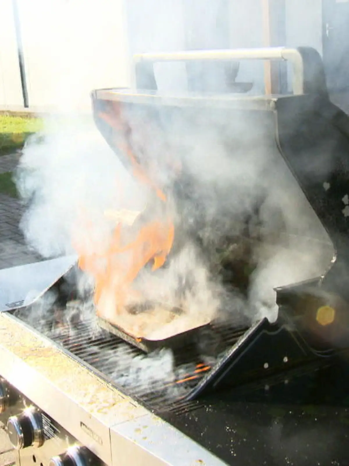 Endlich wieder Sommer, endlich wieder Grill-Zeit! Doch bei dem großen Angebot an Modellen fällt die Entscheidung nicht leicht. Wir haben den Alltags- und Geschmackstest mit einem Grill-Experten gemacht: Klassischer Kugelgrill, Schwenkgrill oder doch ein moderner Gasgrill – welches Modell überzeugt mit Preis und Geschmack? Das Ergebnis sehen Sie im Video.