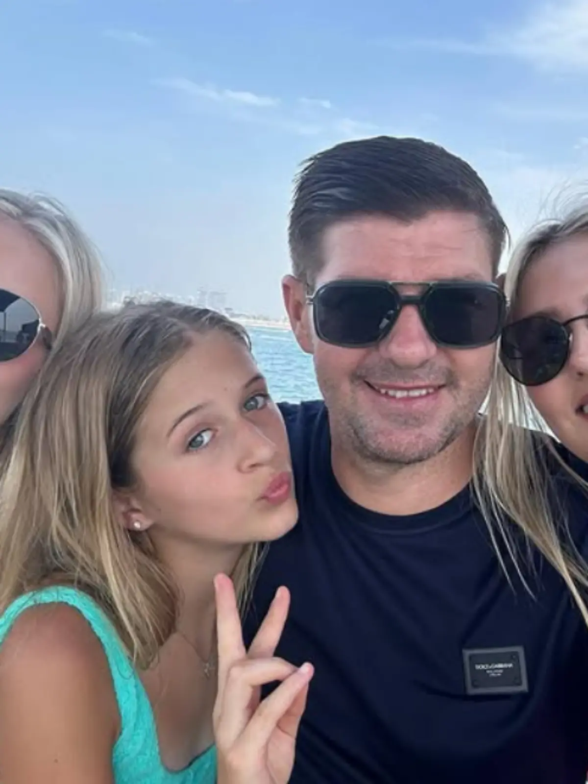 Bild zu: "Fußball-Legende Gerrard (44) wird Opa – der andere Großvater sitzt im Knast!"