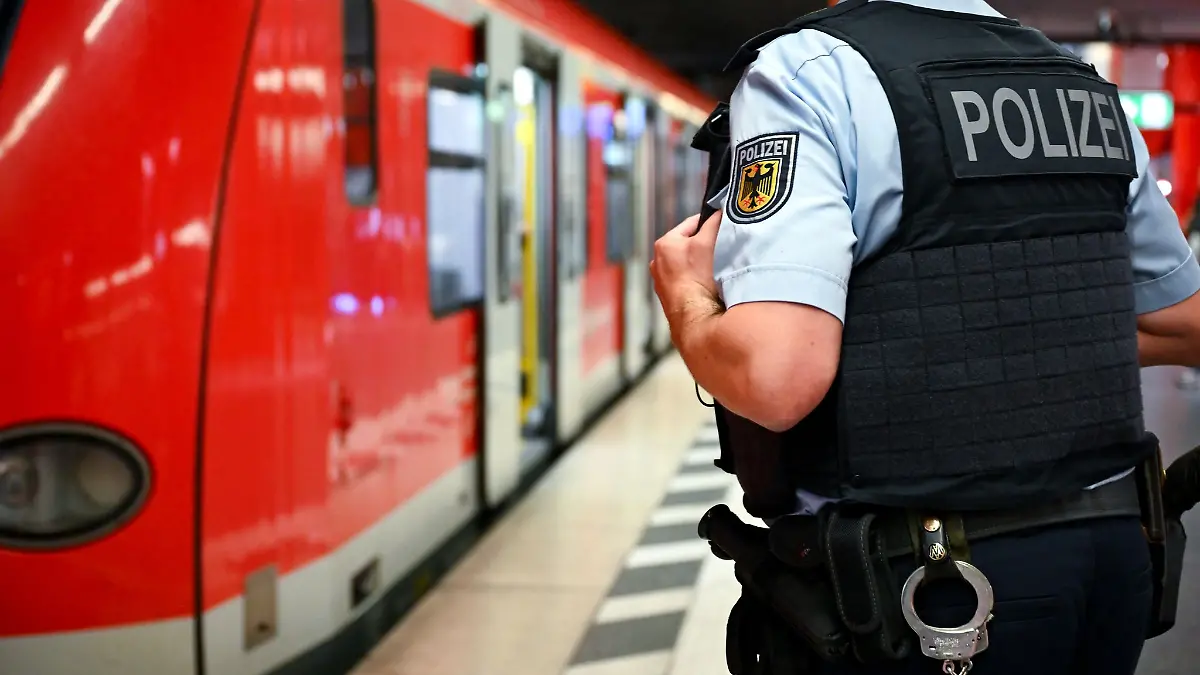 Wegen des Vorfalls am Samstag war unter anderem auch die Polizei am S-Bahnhof Marienplatz.