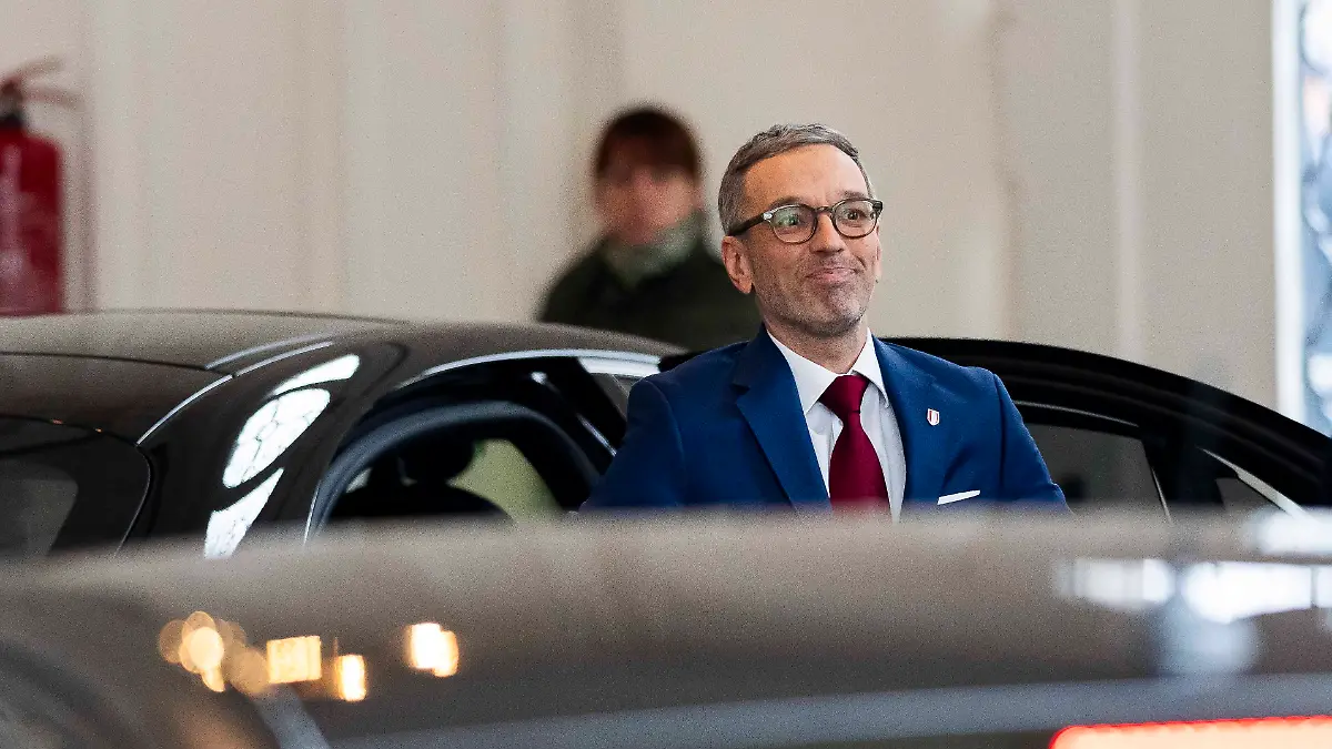 Herbert Kickls, Parteichef der österreichischen FPÖ, bei seiner Ankunft in der Hofburg zu Gesprächen mit dem österreichischen Bundespräsidenten Alexander van der Bellen nach den gescheiterten Koalitionsgesprächen zwischen ÖVP, SPÖ und NEOS. 