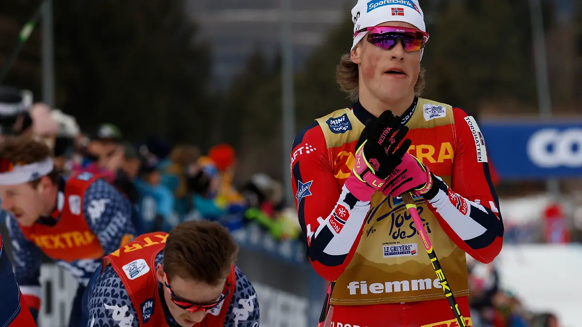 Der norwegische Tour de Ski-Sieger Johannes Høsflot Klæbo während des 10-km-Massenstartrennens der Herren bei der Tour de Ski in Val di Fiemme, Italien, Sonntag, 5. Januar 2025.