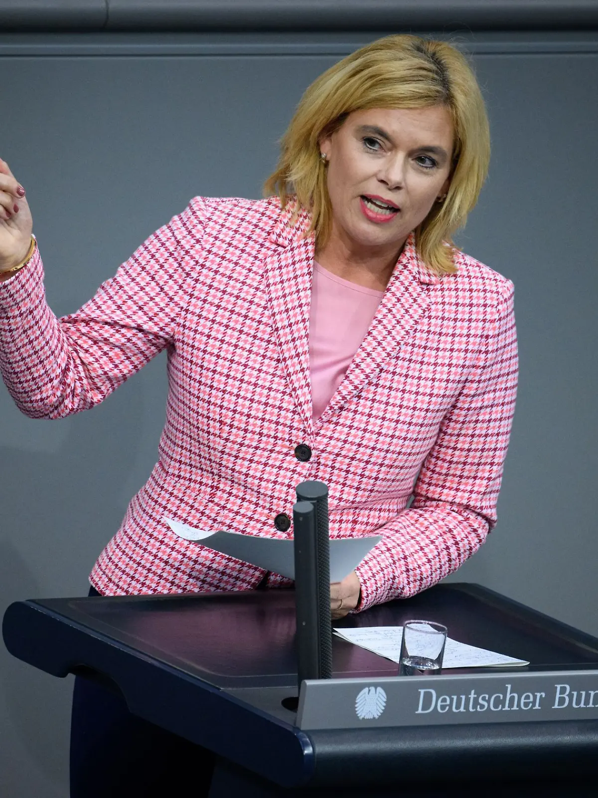 Bild zu: "Afghanischer Flüchtling terrorisiert Dorf – das fordert die zuständige Abgeordnete Julia Klöckner"