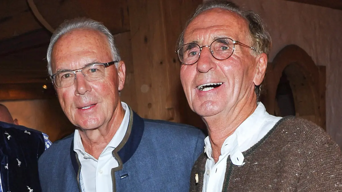 Franz Beckenbauer (m) mit Sohn Thomas (l) und Bruder Walter Beckenbauer 