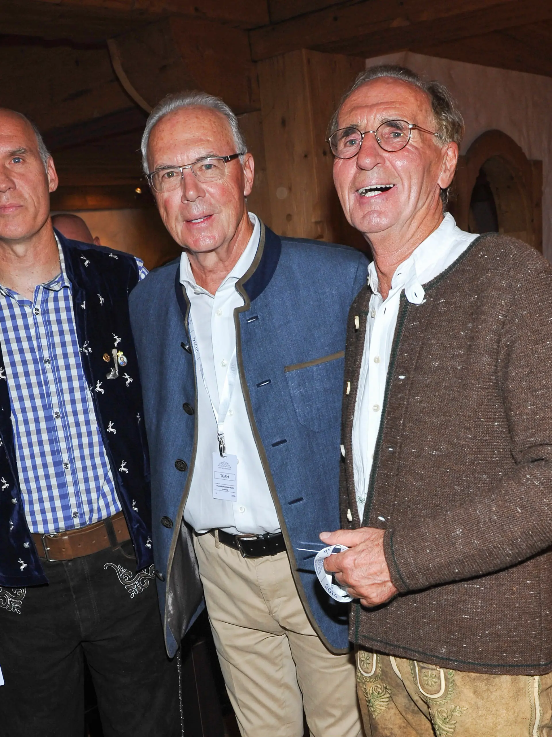 Franz Beckenbauer (m) mit Sohn Thomas (l) und Bruder Walter Beckenbauer 
