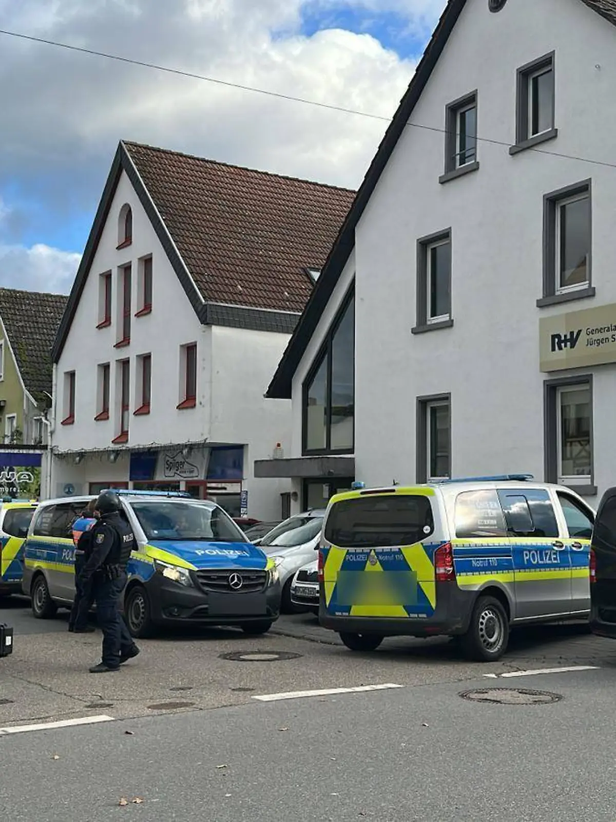Die Polizei ist mit einem Großaufgebot in Rimbach.