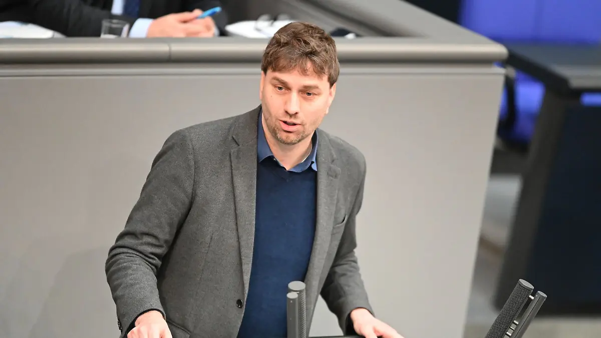 Grünen-Bundestagsabgeordneter Stefan Gelbhaar hält an seiner Kandidatur für ein Direktmandat in Pankow fest. (Archivbild)
