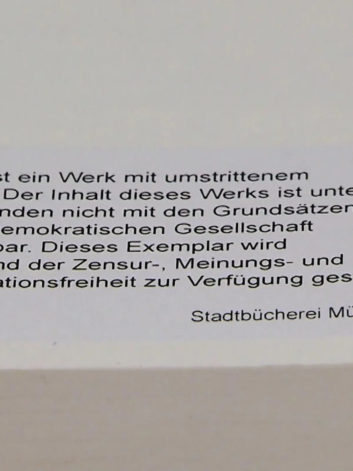 Bild zu: "Warnhinweise in Stadtbücherei"