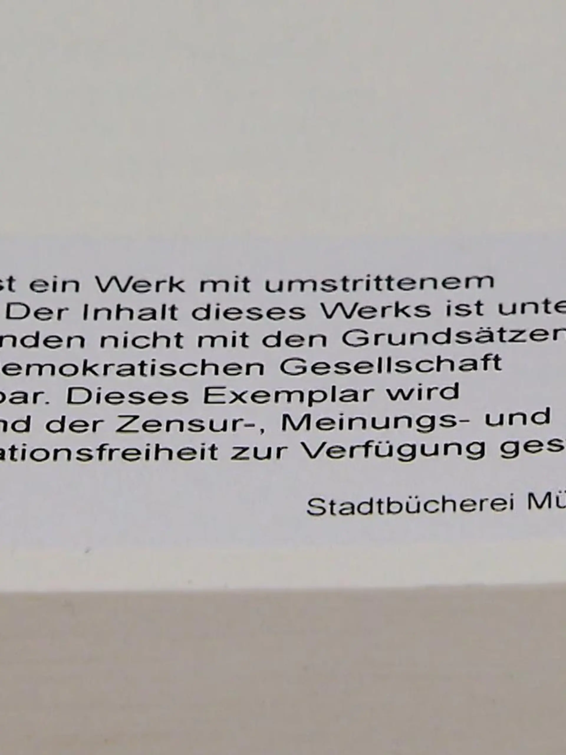 Bild zu: "Warnhinweise in Stadtbücherei"