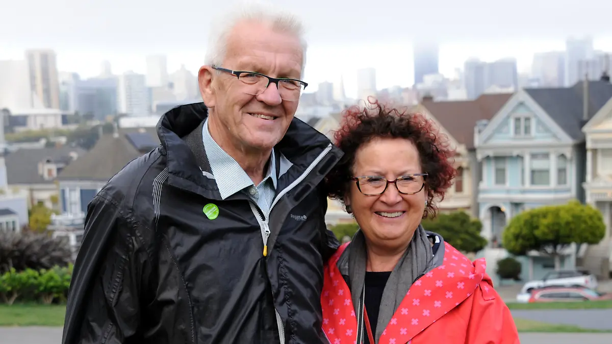 Winfried Kretschmann (Bündnis 90/Die Grünen), Ministerpräsident von Baden-Württemberg, und seine Frau Gerlinde sind bei einer Stadtführung durch San Francisco.