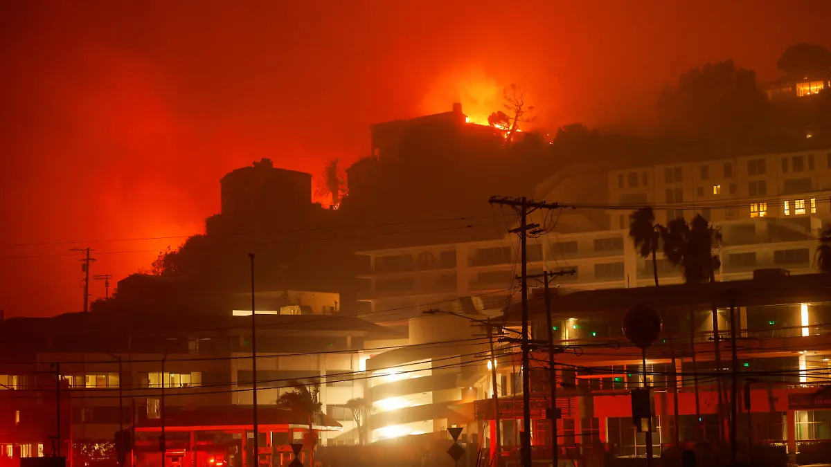 Schwere Brände wüten durch Los Angeles.